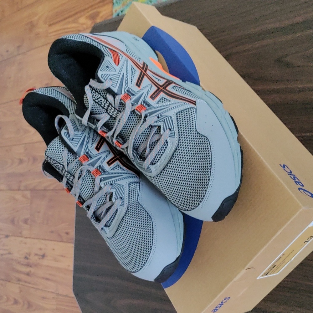 Asics mens size 13 gel venture 8